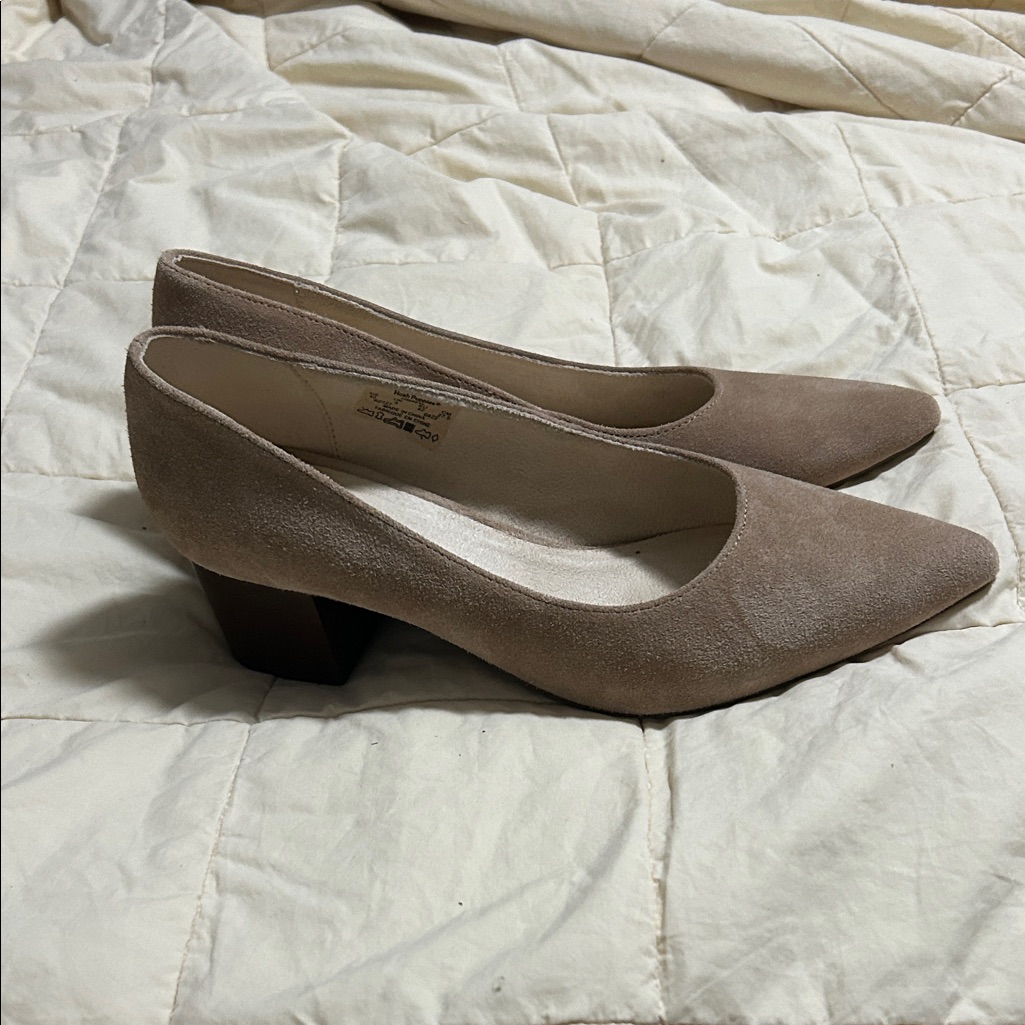 Elegant Hush Puppies Brand Tan Suede Tan Womens Pumps